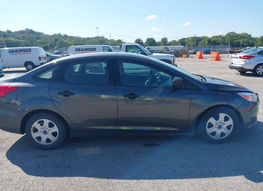 Photo 13 of 2018 Ford Focus S (VIN 1FADP3E28JL286517)