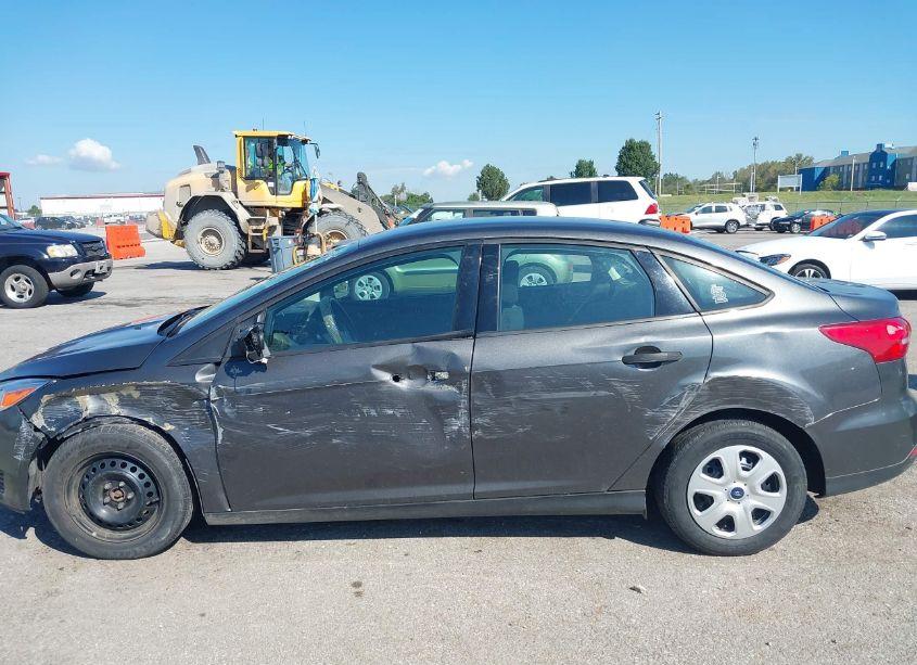 Photo 14 of 2018 Ford Focus S (VIN 1FADP3E28JL286517)