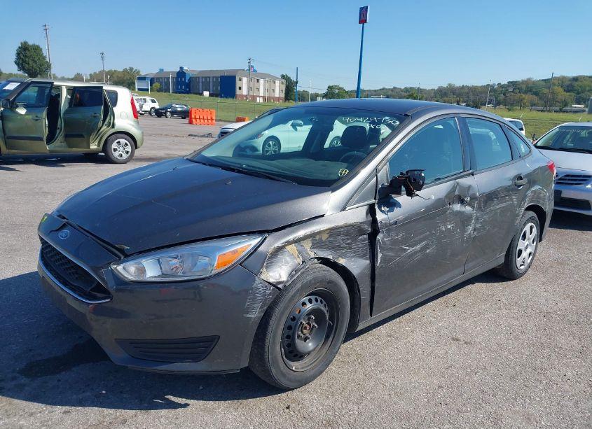 Photo 2 of 2018 Ford Focus S (VIN 1FADP3E28JL286517)