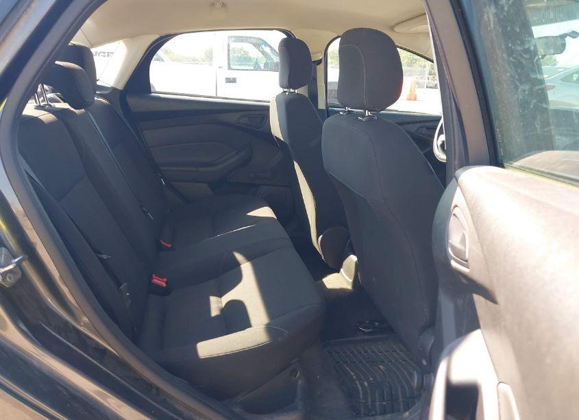 Photo 8 of 2018 Ford Focus S (VIN 1FADP3E28JL286517)