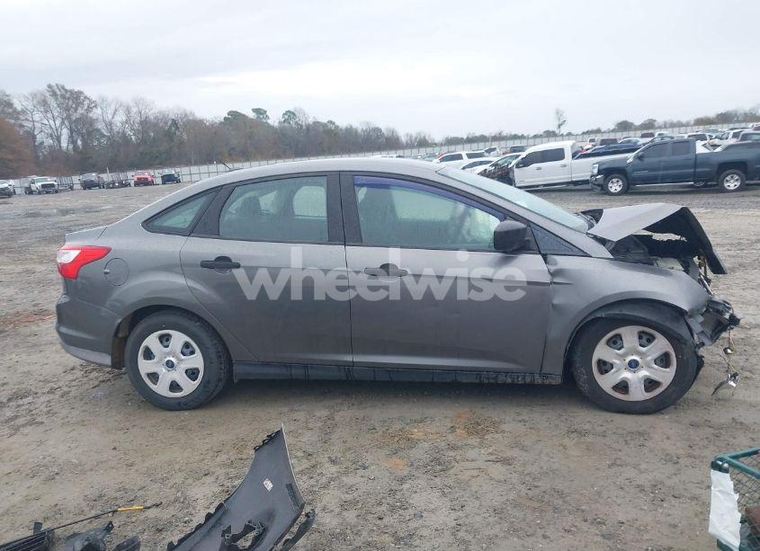 Photo 12 of 2013 Ford Focus S (VIN 1FADP3E29DL317844)