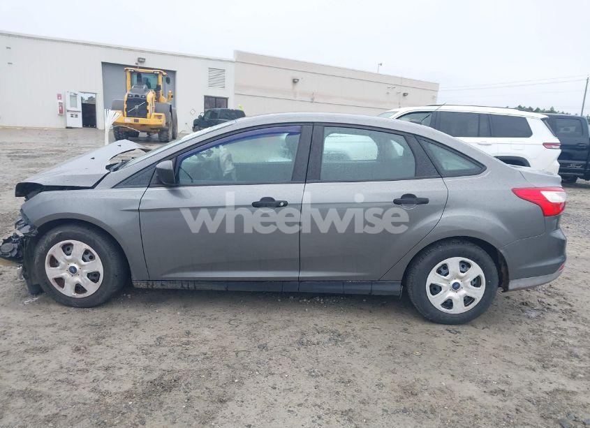 Photo 13 of 2013 Ford Focus S (VIN 1FADP3E29DL317844)