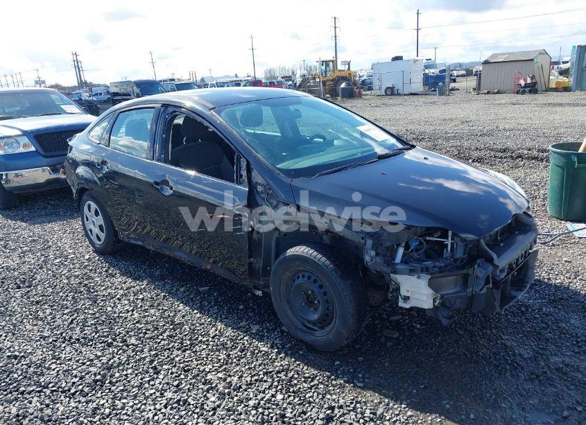 2014 Ford Focus S (VIN 1FADP3E29EL176811) main photo