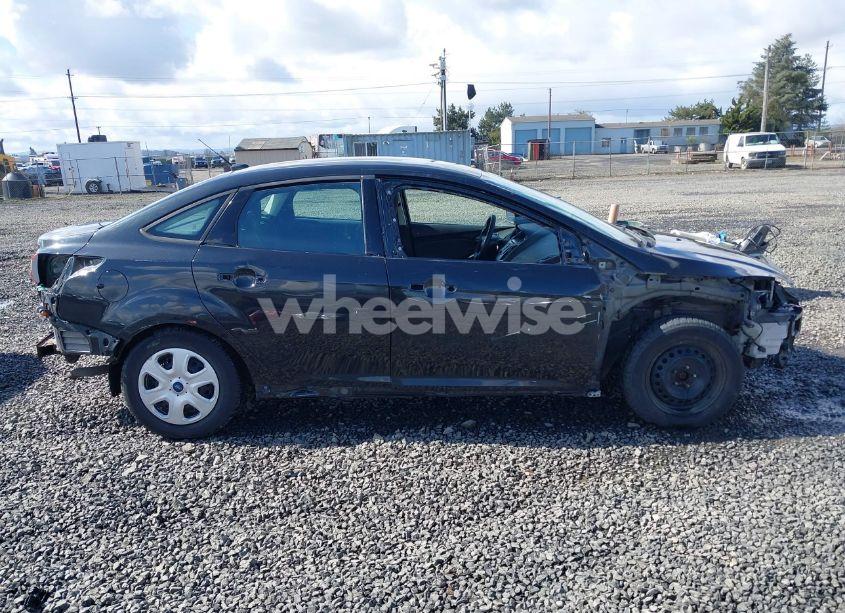 Photo 14 of 2014 Ford Focus S (VIN 1FADP3E29EL176811)