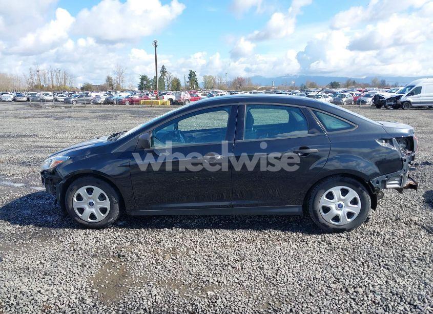 Photo 15 of 2014 Ford Focus S (VIN 1FADP3E29EL176811)