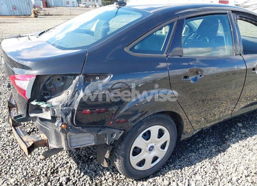 Photo 19 of 2014 Ford Focus S (VIN 1FADP3E29EL176811)