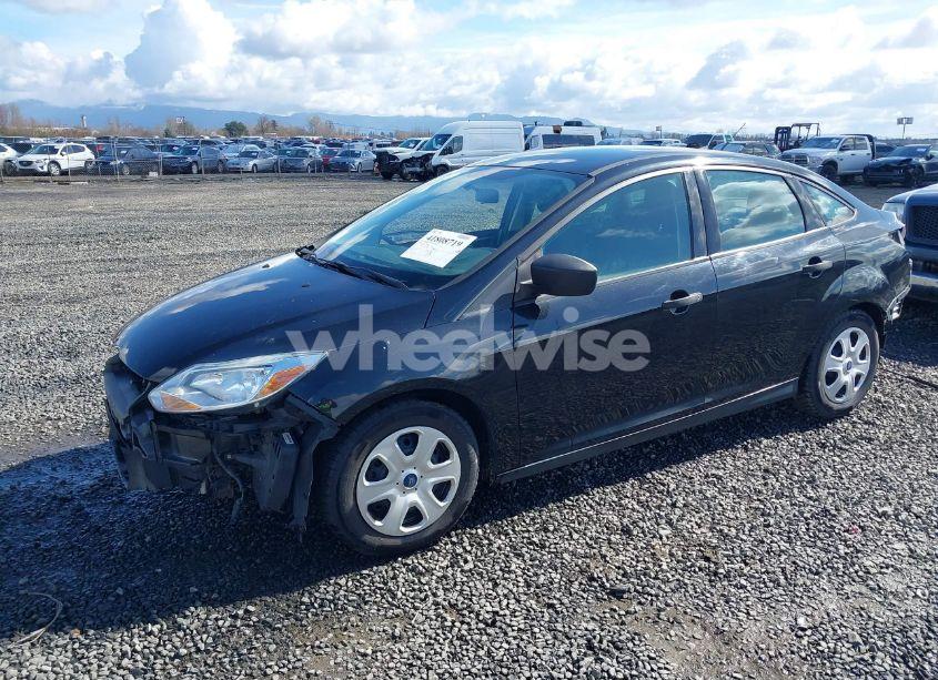 Photo 2 of 2014 Ford Focus S (VIN 1FADP3E29EL176811)