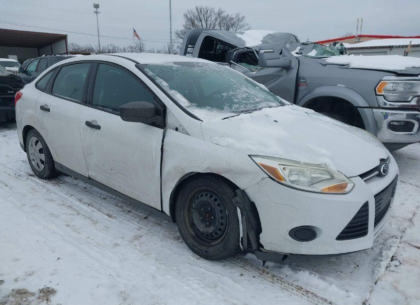 2014 Ford Focus S (VIN 1FADP3E29EL225568) main photo