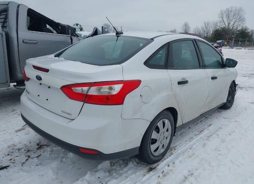 Photo 4 of 2014 Ford Focus S (VIN 1FADP3E29EL225568)