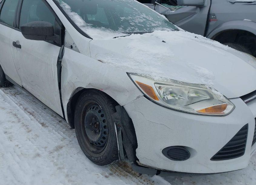 Photo 6 of 2014 Ford Focus S (VIN 1FADP3E29EL225568)