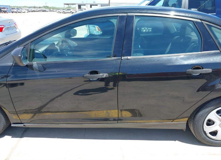 Photo 14 of 2014 Ford Focus S (VIN 1FADP3E29EL231869)