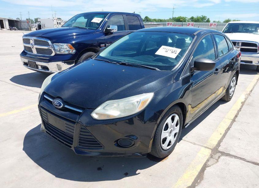 Photo 2 of 2014 Ford Focus S (VIN 1FADP3E29EL231869)