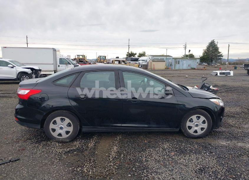 Photo 13 of 2014 Ford Focus S (VIN 1FADP3E29EL312371)