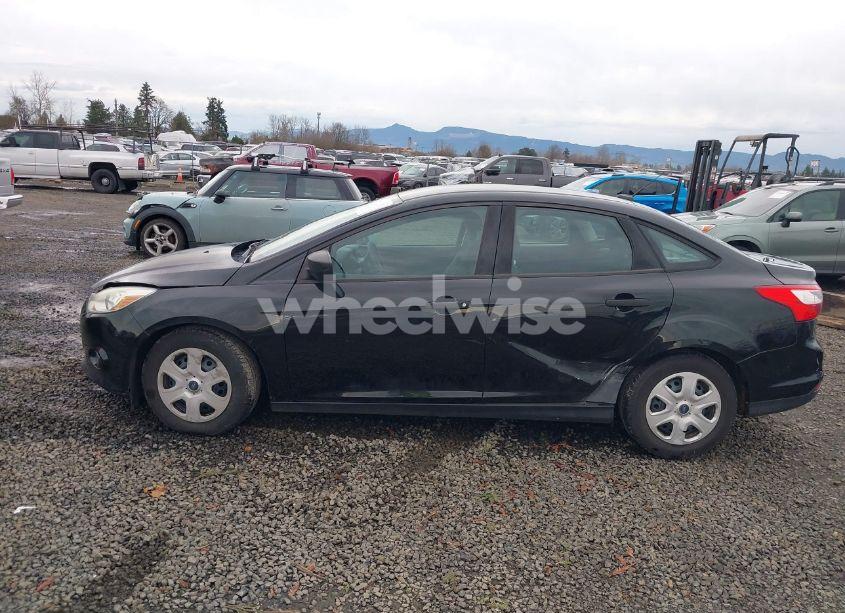 Photo 14 of 2014 Ford Focus S (VIN 1FADP3E29EL312371)