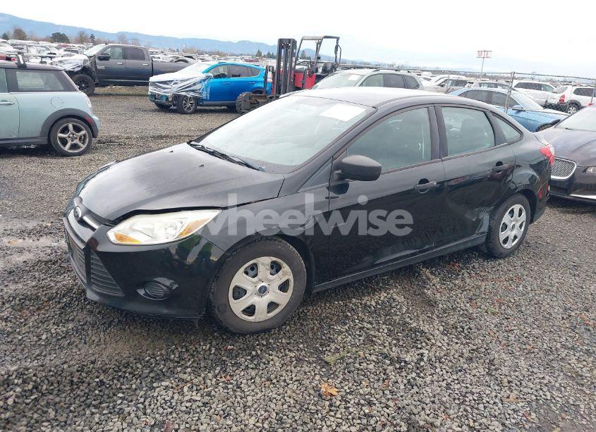 Photo 2 of 2014 Ford Focus S (VIN 1FADP3E29EL312371)