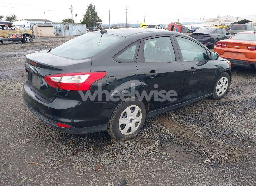 Photo 4 of 2014 Ford Focus S (VIN 1FADP3E29EL312371)
