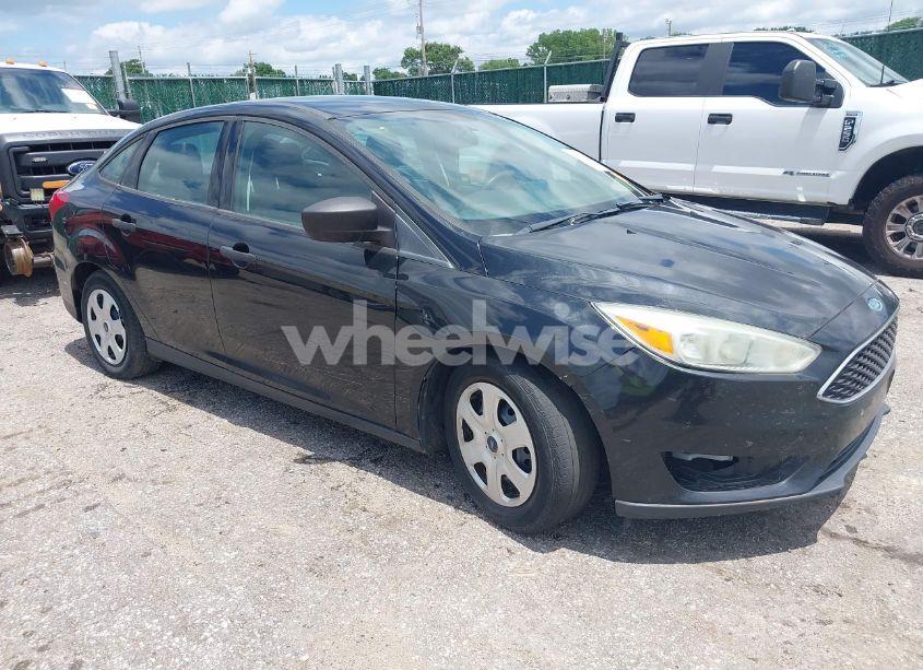 2015 Ford Focus S (VIN 1FADP3E29FL210652) main photo