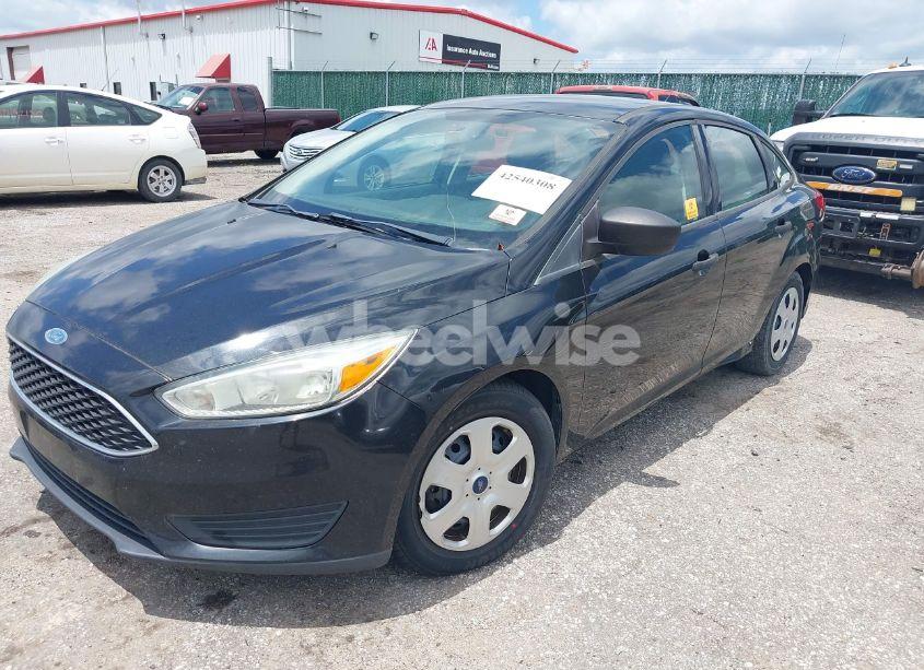 Photo 2 of 2015 Ford Focus S (VIN 1FADP3E29FL210652)