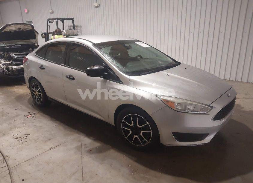 2015 Ford Focus S (VIN 1FADP3E29FL382180) main photo