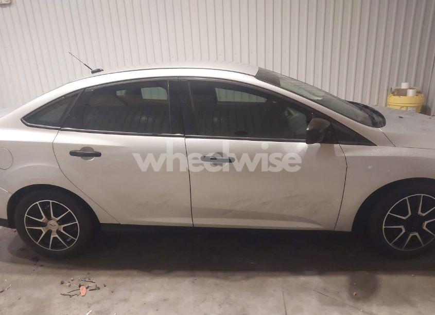 Photo 13 of 2015 Ford Focus S (VIN 1FADP3E29FL382180)
