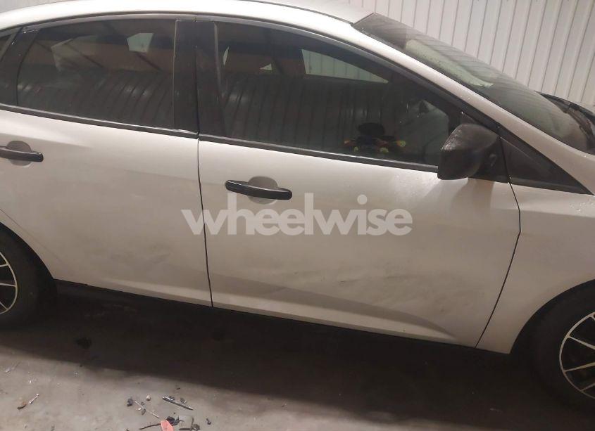 Photo 17 of 2015 Ford Focus S (VIN 1FADP3E29FL382180)