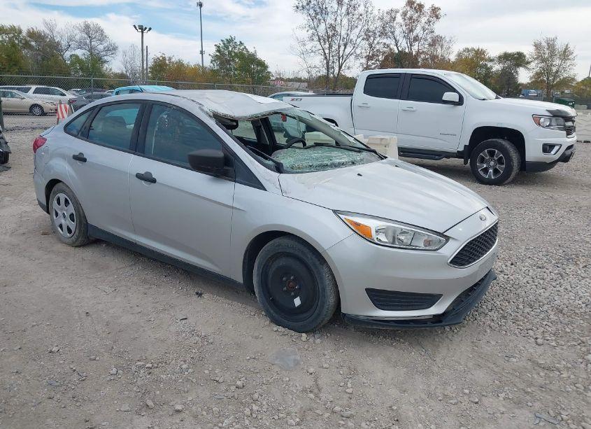 2016 Ford Focus S (VIN 1FADP3E29GL368510) main photo