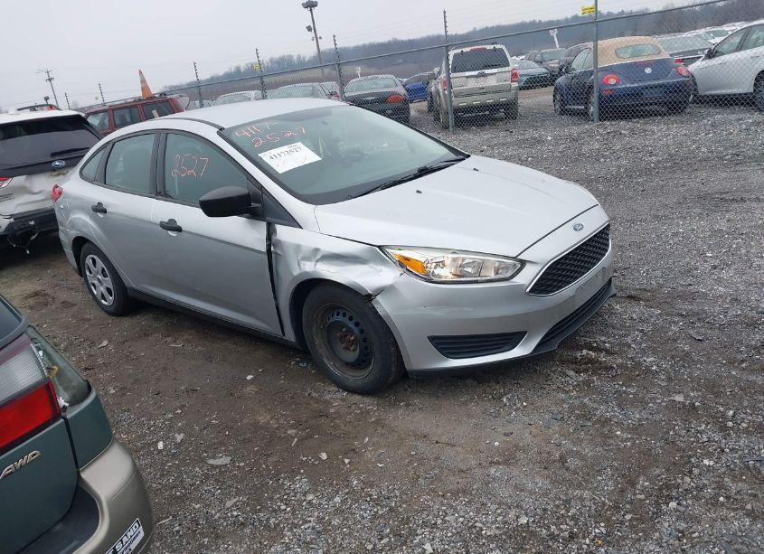 2017 Ford Focus S (VIN 1FADP3E29HL256775) main photo