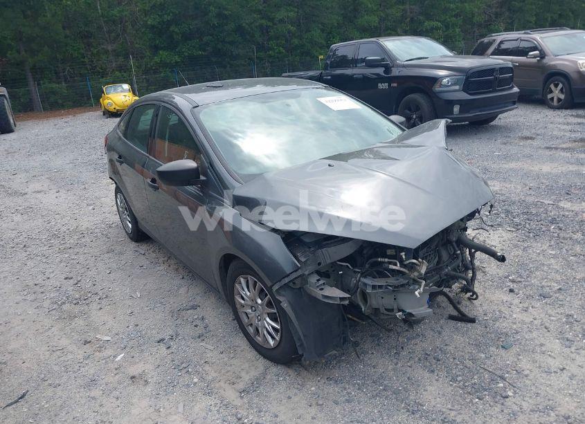 2017 Ford Focus S (VIN 1FADP3E29HL262169) main photo