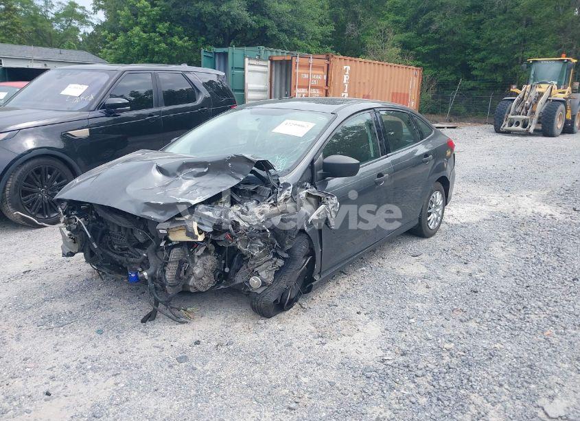 Photo 2 of 2017 Ford Focus S (VIN 1FADP3E29HL262169)