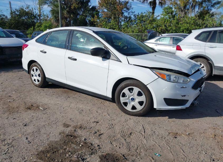 2017 Ford Focus S (VIN 1FADP3E29HL282390) main photo