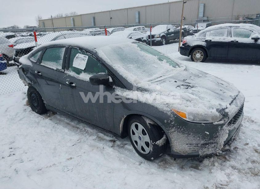 2017 Ford Focus S (VIN 1FADP3E29HL326825) main photo