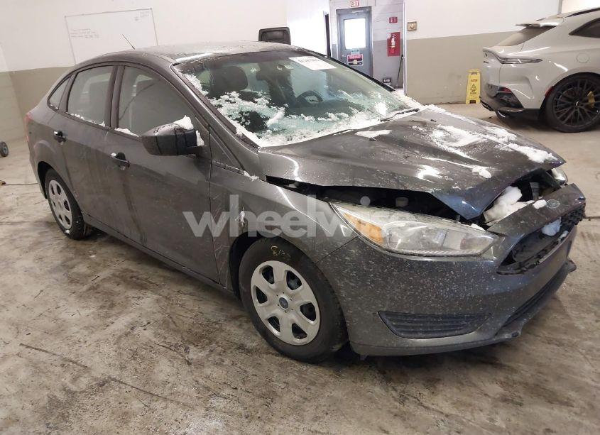 2018 Ford Focus S (VIN 1FADP3E29JL209705) main photo