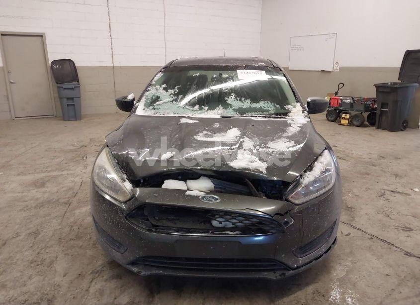 Photo 13 of 2018 Ford Focus S (VIN 1FADP3E29JL209705)