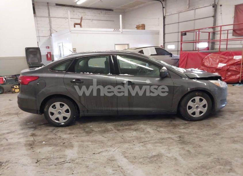 Photo 14 of 2018 Ford Focus S (VIN 1FADP3E29JL209705)