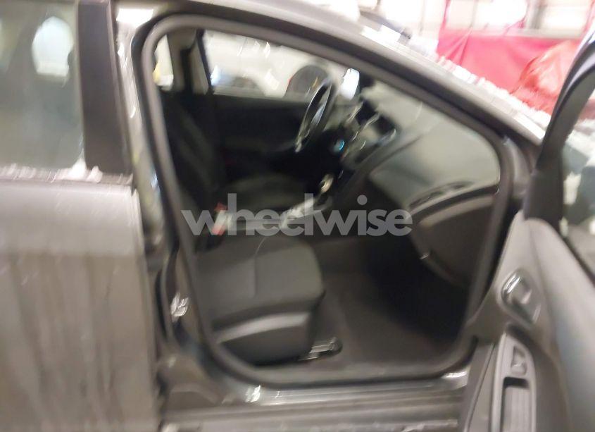 Photo 5 of 2018 Ford Focus S (VIN 1FADP3E29JL209705)