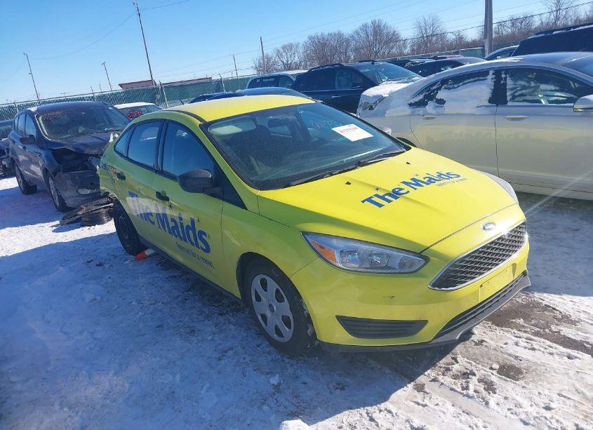 2018 Ford Focus S (VIN 1FADP3E29JL214225) main photo