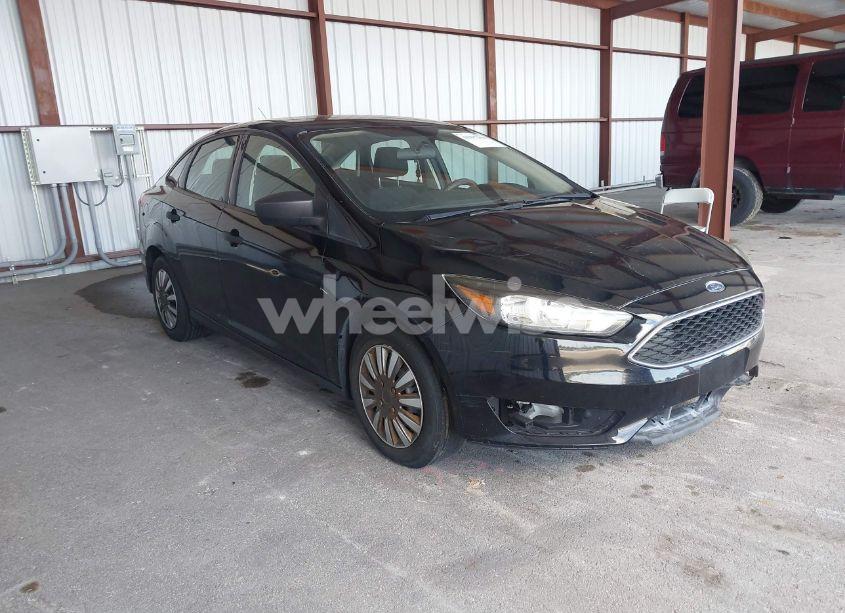 2018 Ford Focus S (VIN 1FADP3E29JL263991) main photo