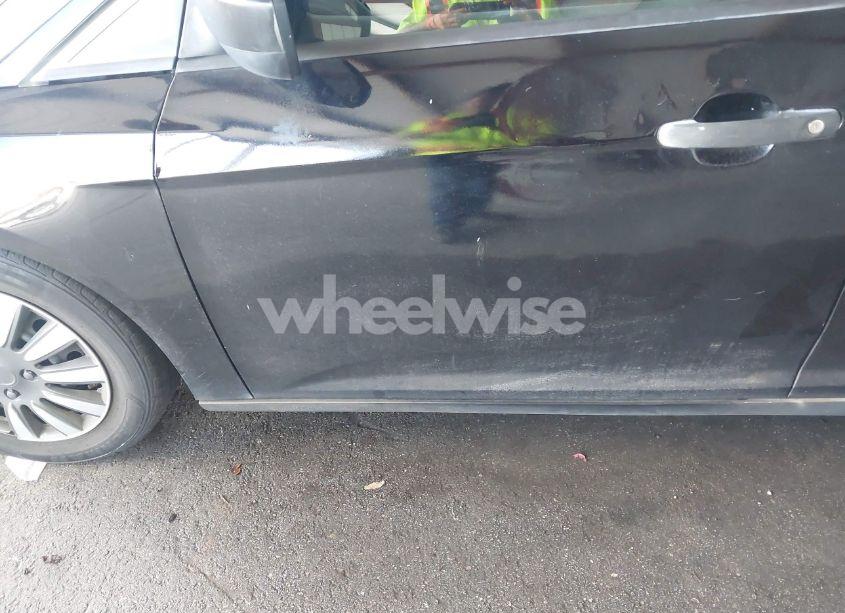 Photo 13 of 2018 Ford Focus S (VIN 1FADP3E29JL263991)