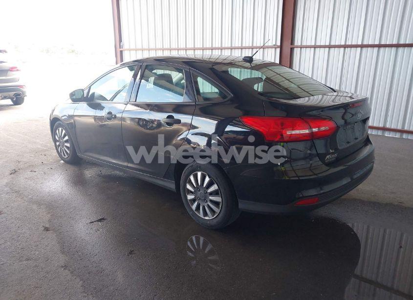 Photo 3 of 2018 Ford Focus S (VIN 1FADP3E29JL263991)