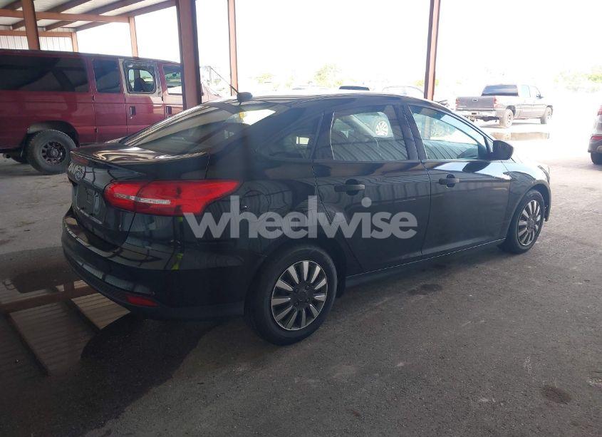 Photo 4 of 2018 Ford Focus S (VIN 1FADP3E29JL263991)