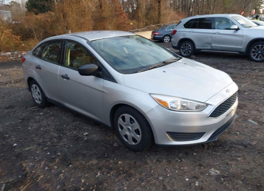 2018 Ford Focus S (VIN 1FADP3E29JL306693) main photo