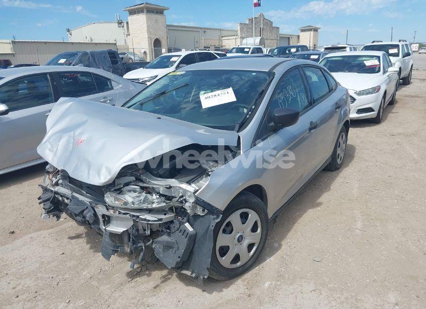 Photo 2 of 2013 Ford Focus S (VIN 1FADP3E2XDL145386)