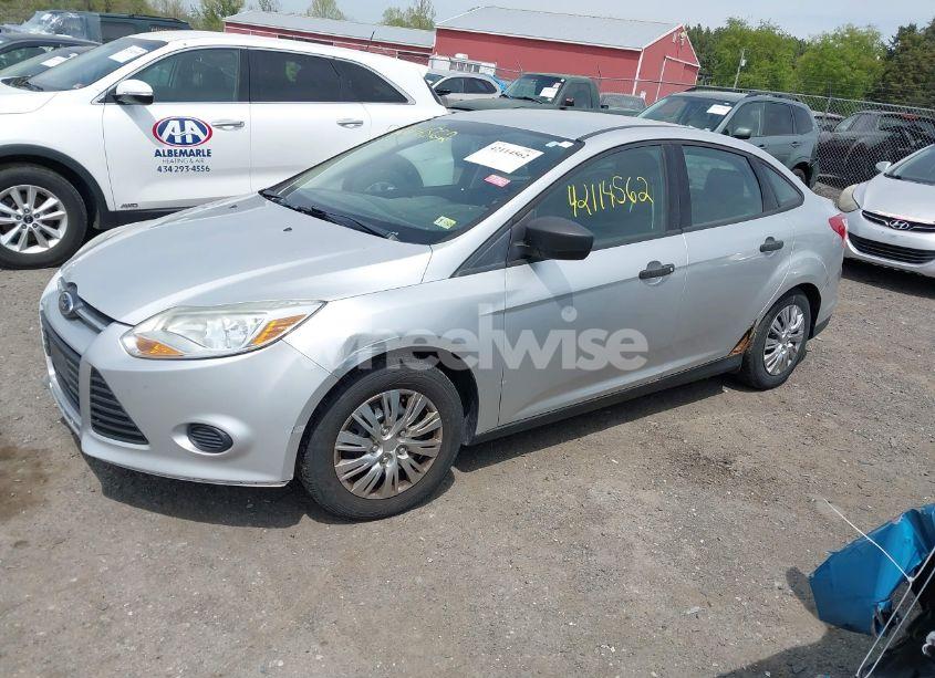 Photo 2 of 2013 Ford Focus S (VIN 1FADP3E2XDL154959)