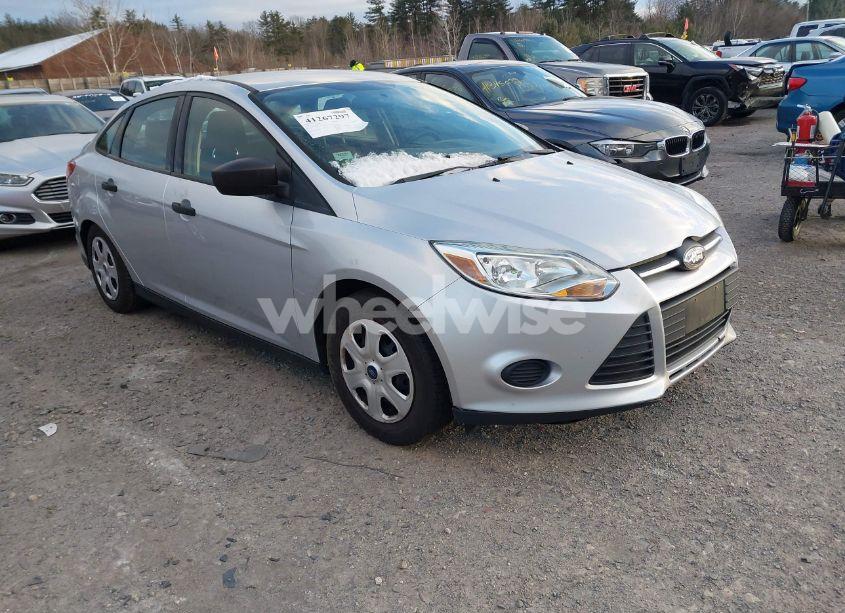 2013 Ford Focus S (VIN 1FADP3E2XDL304827) main photo