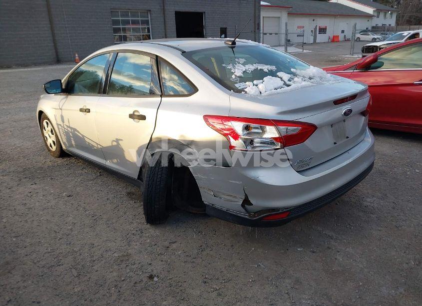 Photo 3 of 2013 Ford Focus S (VIN 1FADP3E2XDL304827)