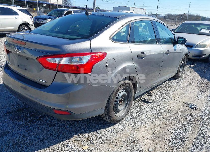 Photo 4 of 2013 Ford Focus S (VIN 1FADP3E2XDL331039)