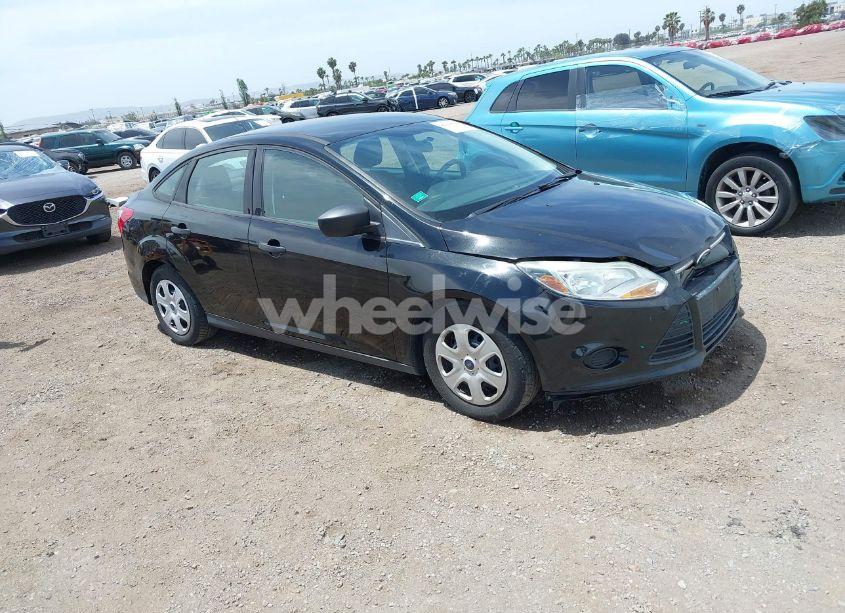 2014 Ford Focus S (VIN 1FADP3E2XEL355486) main photo