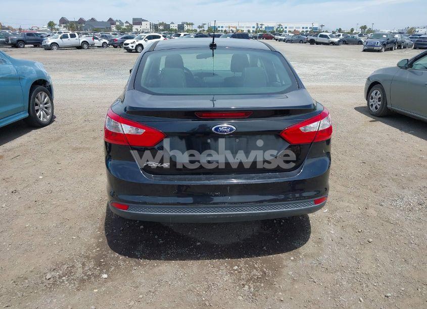 Photo 16 of 2014 Ford Focus S (VIN 1FADP3E2XEL355486)