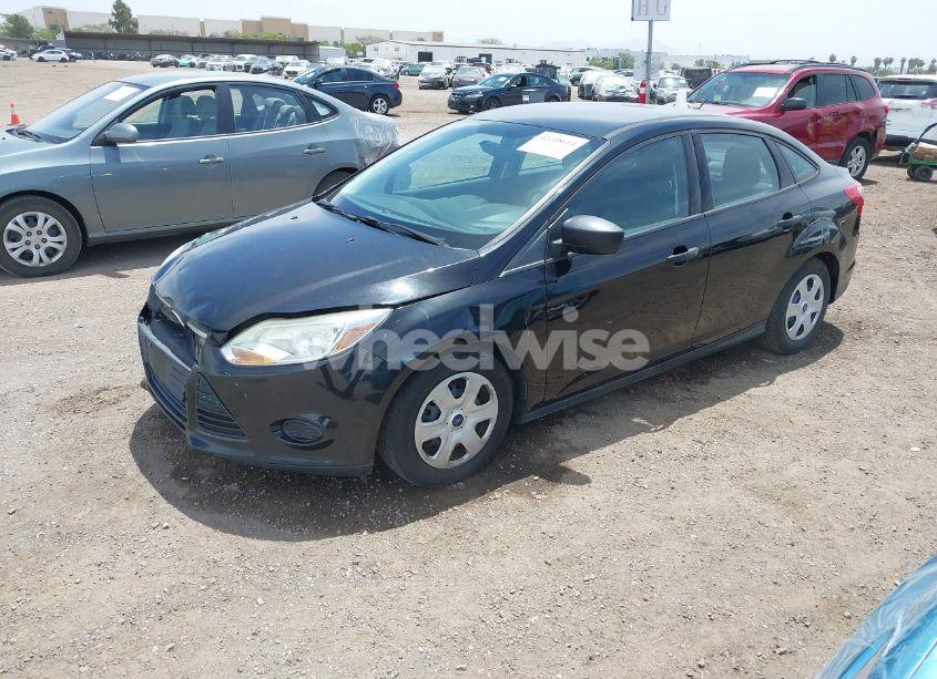 Photo 2 of 2014 Ford Focus S (VIN 1FADP3E2XEL355486)