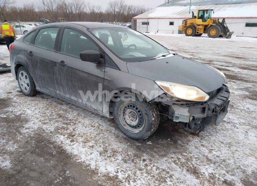 2014 Ford Focus S (VIN 1FADP3E2XEL398855) main photo
